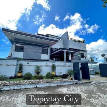 4BR Modern House Overlooking Taal Lake in Tagaytay