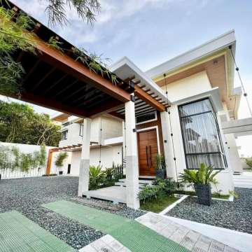 Newly Built Resort-like House in in Tagaytay City