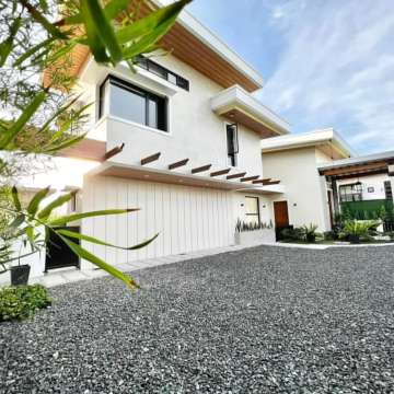 Newly Built Resort-like House in in Tagaytay City