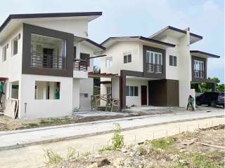 HOUSE MINGLANILLA CEBU, ELEVATED, LOW DENSITY