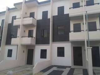 TOWNHOUSE FRONTING MMIS TALAMBAN CEBU CITY