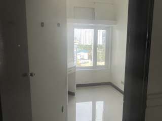 3 BR Unfurnished Condo For Rent in Kingswood Condominium, Makati