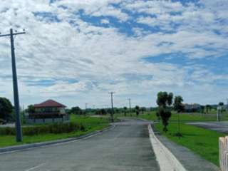 Lot for sale in Woodside Garden Village with terms and discount