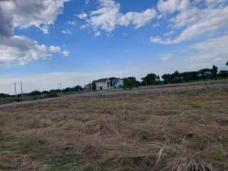 Lot for sale in Woodside Garden Village with terms and discount