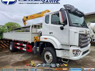 SINOTRUK HOHAN M7 CARGO TRUCK WITH 5 T BOOM