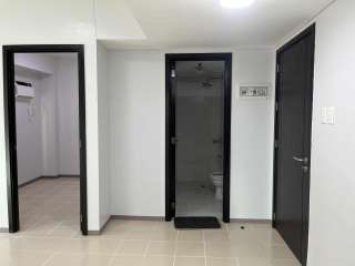 2 BR Unfurnished Condo Unit For Rent in The Rochester, Pasig