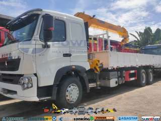 SINOTRUK HOWO A7 CARGO TRUCK WITH 10T BOOM,